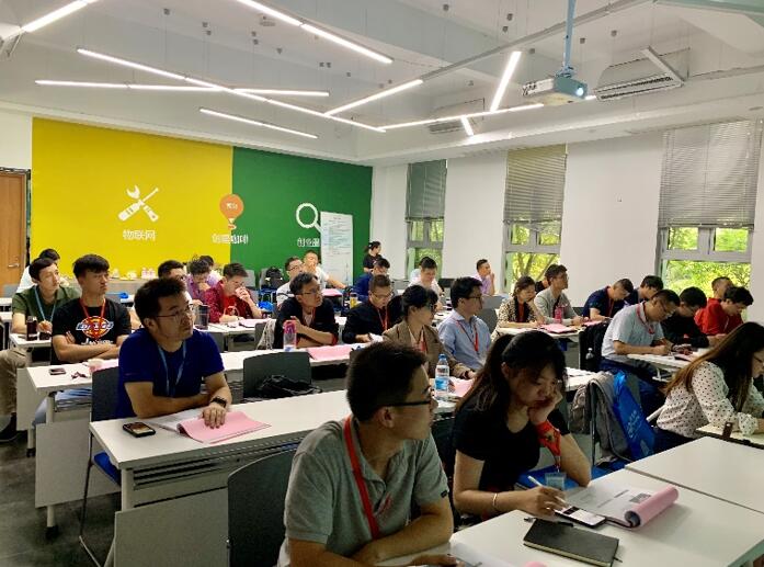 培训现场图:学员如饮甘泉般汲取知识