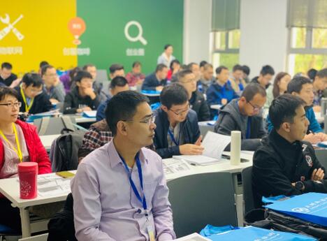 培训现场图:学员们认真聆听讲师授课