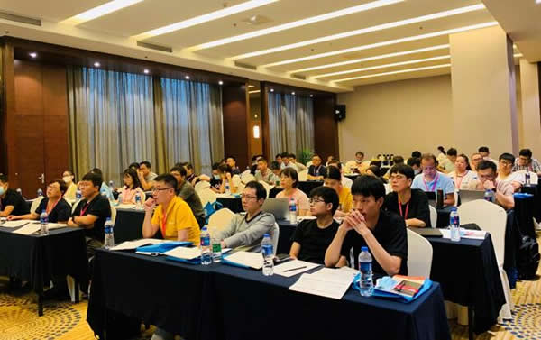 培训现场:学员们聆听讲师授课,享受知识盛宴