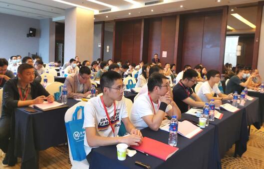 培训现场图:学员们认真聆听讲师授课